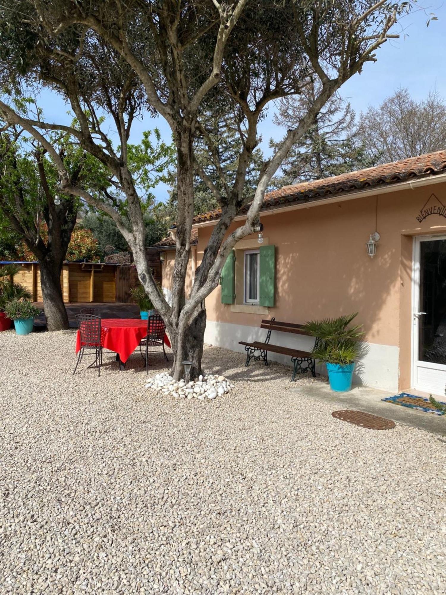 Gite 135 C Sarrians Buitenkant foto