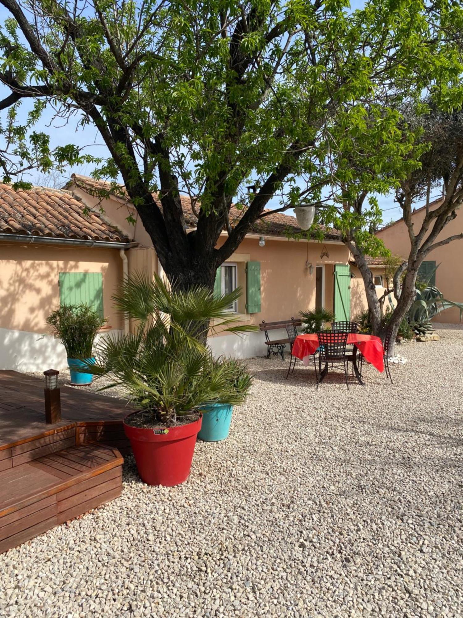 Gite 135 C Sarrians Buitenkant foto
