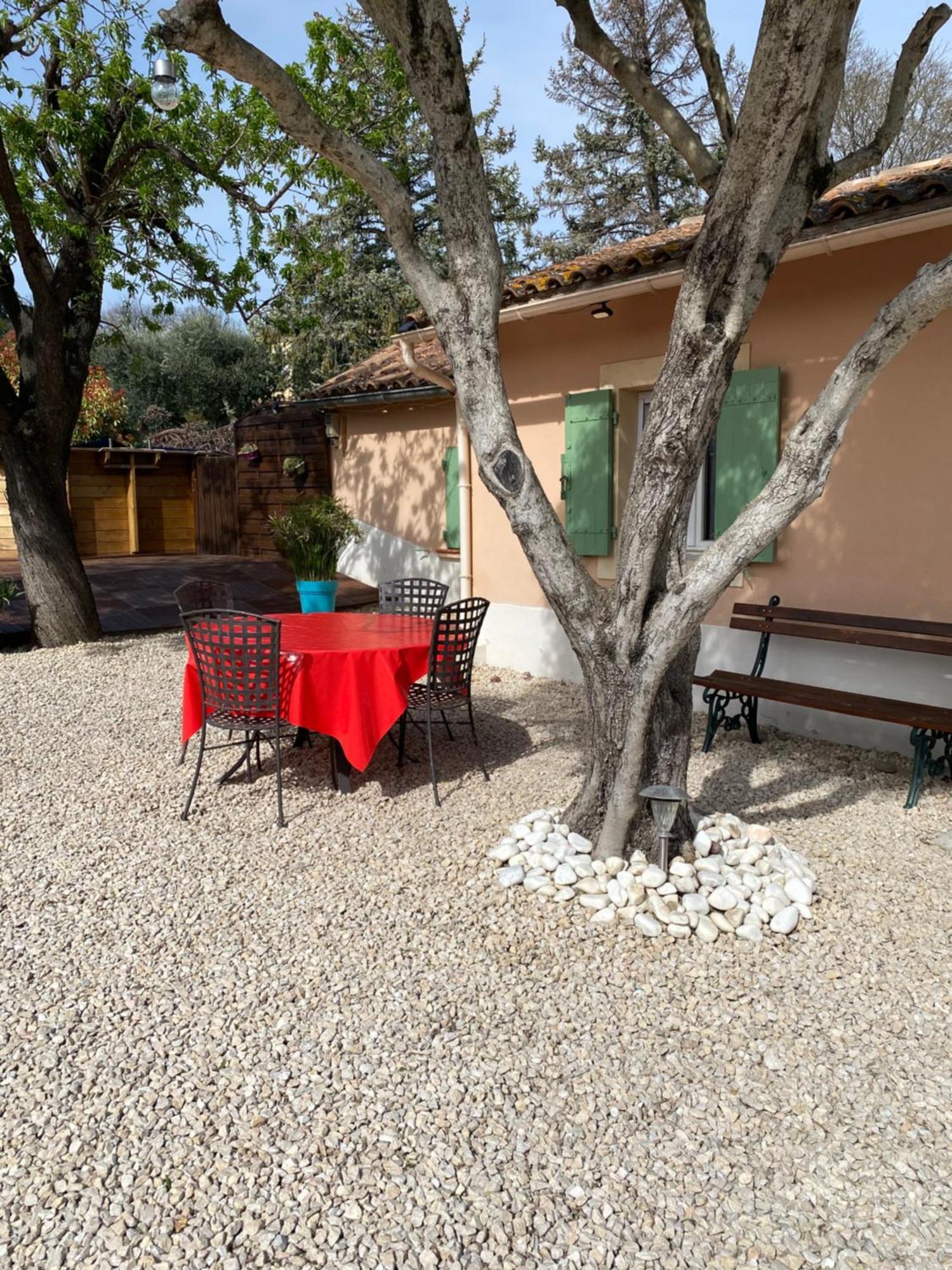 Gite 135 C Sarrians Buitenkant foto